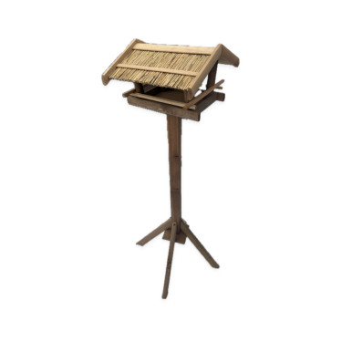 Hrănitoare pentru păsări pe picior